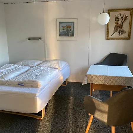 Annex Apartment *